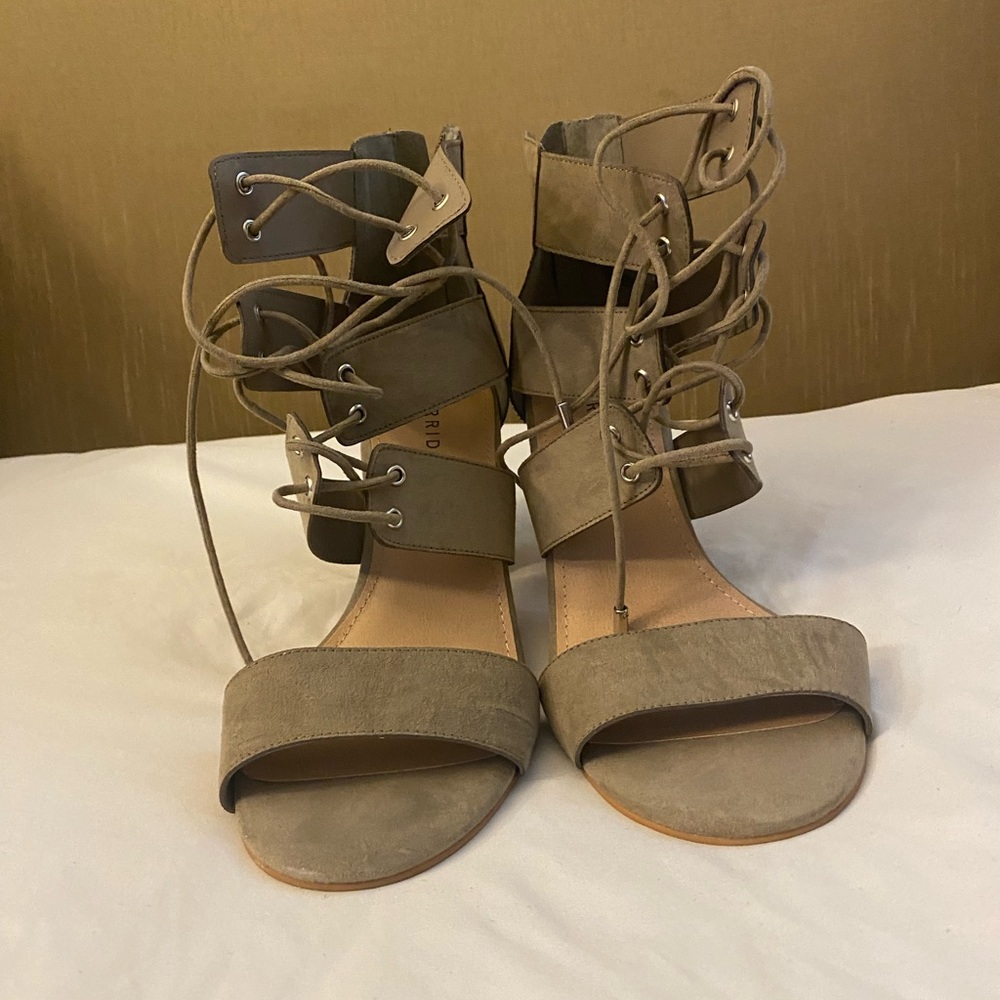 Women’s Torrid Size 10 Tan Sandal Taupe Eyelet Caged 3.5”Heel